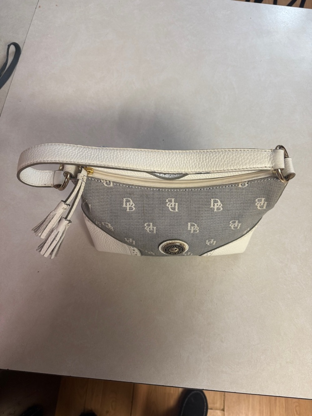 Dooney & Bourke Cream and Gray Pebble-Trim Shoulder Bag VINTAGE☦️👸🏼 - Picture 5 of 10